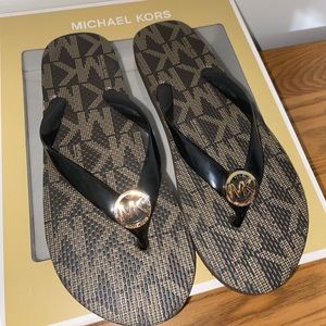 Michael kors flip flops
